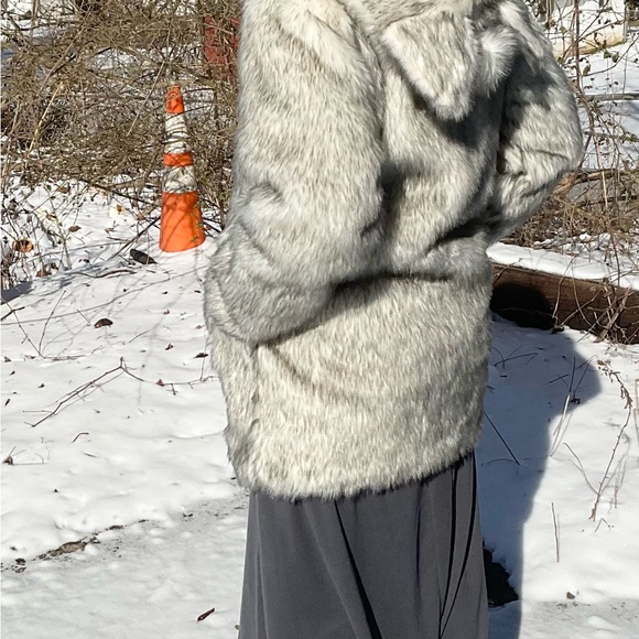 NWOT Mid Length contrast color Faux Fox FUR Coat - Picture 3 of 11